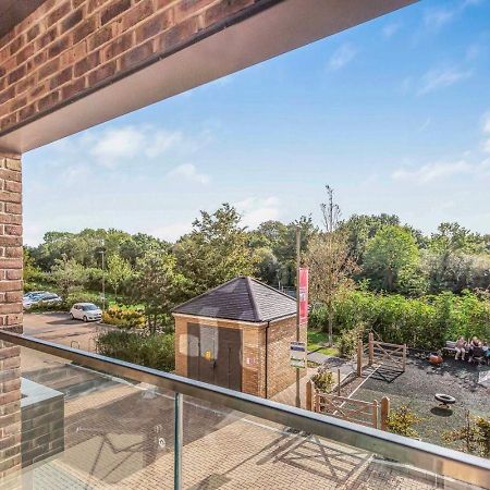 Modern 1 Bedroom Apartment With Parking In Colindale, London Edgware Exterior foto