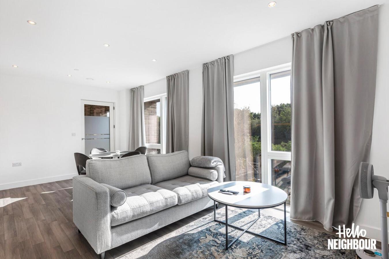 Modern 1 Bedroom Apartment With Parking In Colindale, London Edgware Exterior foto