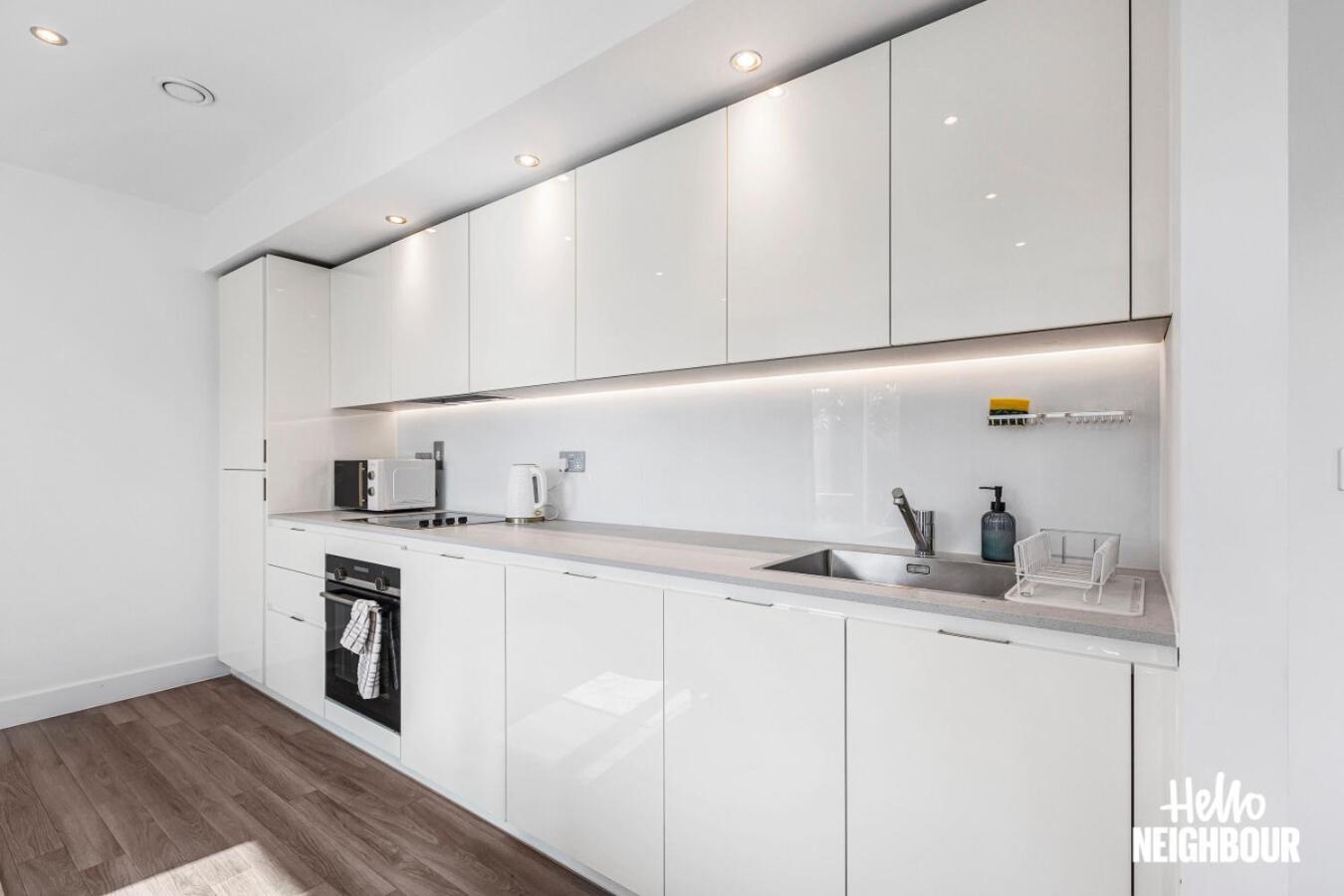 Modern 1 Bedroom Apartment With Parking In Colindale, London Edgware Exterior foto
