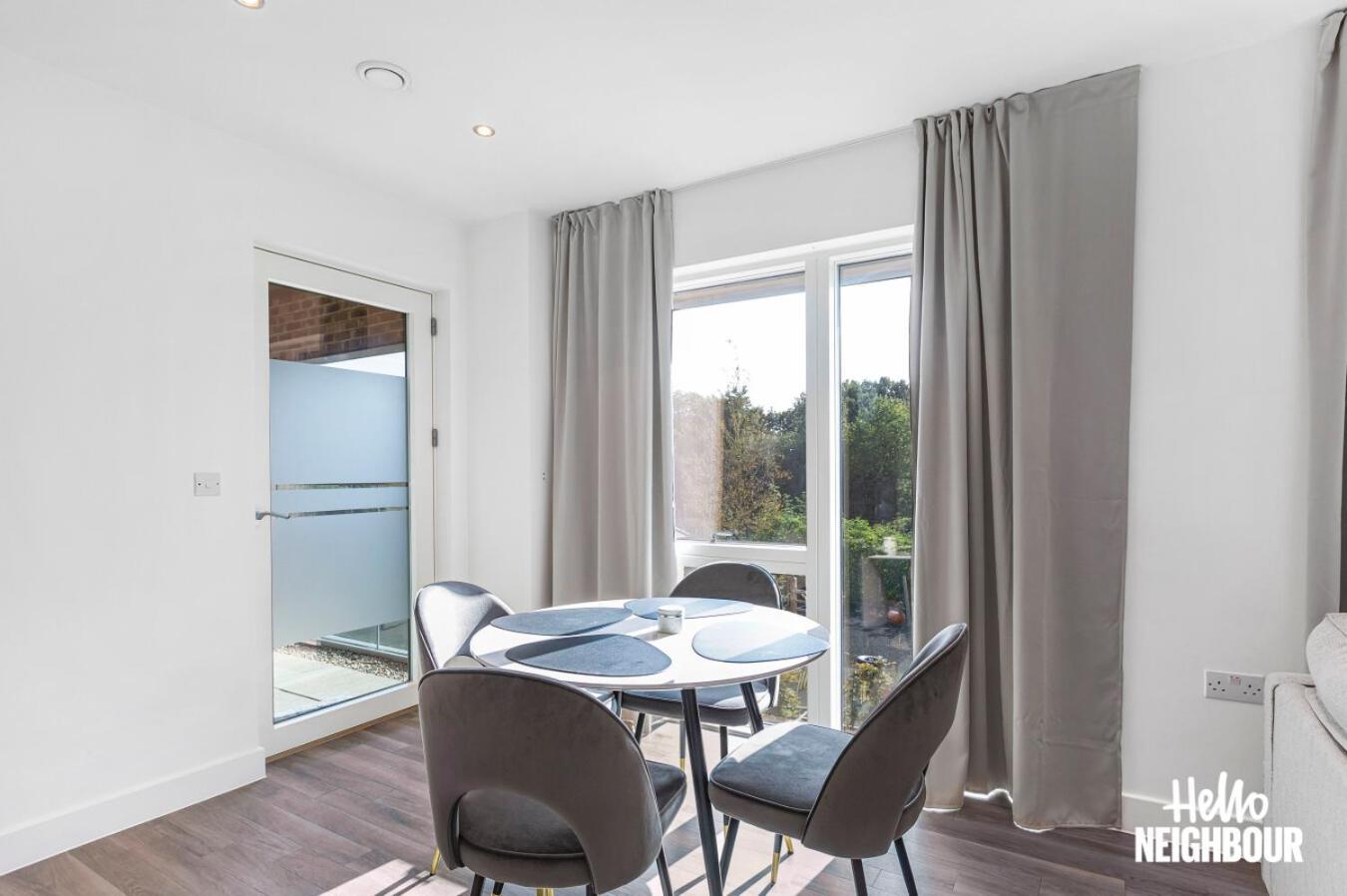 Modern 1 Bedroom Apartment With Parking In Colindale, London Edgware Exterior foto