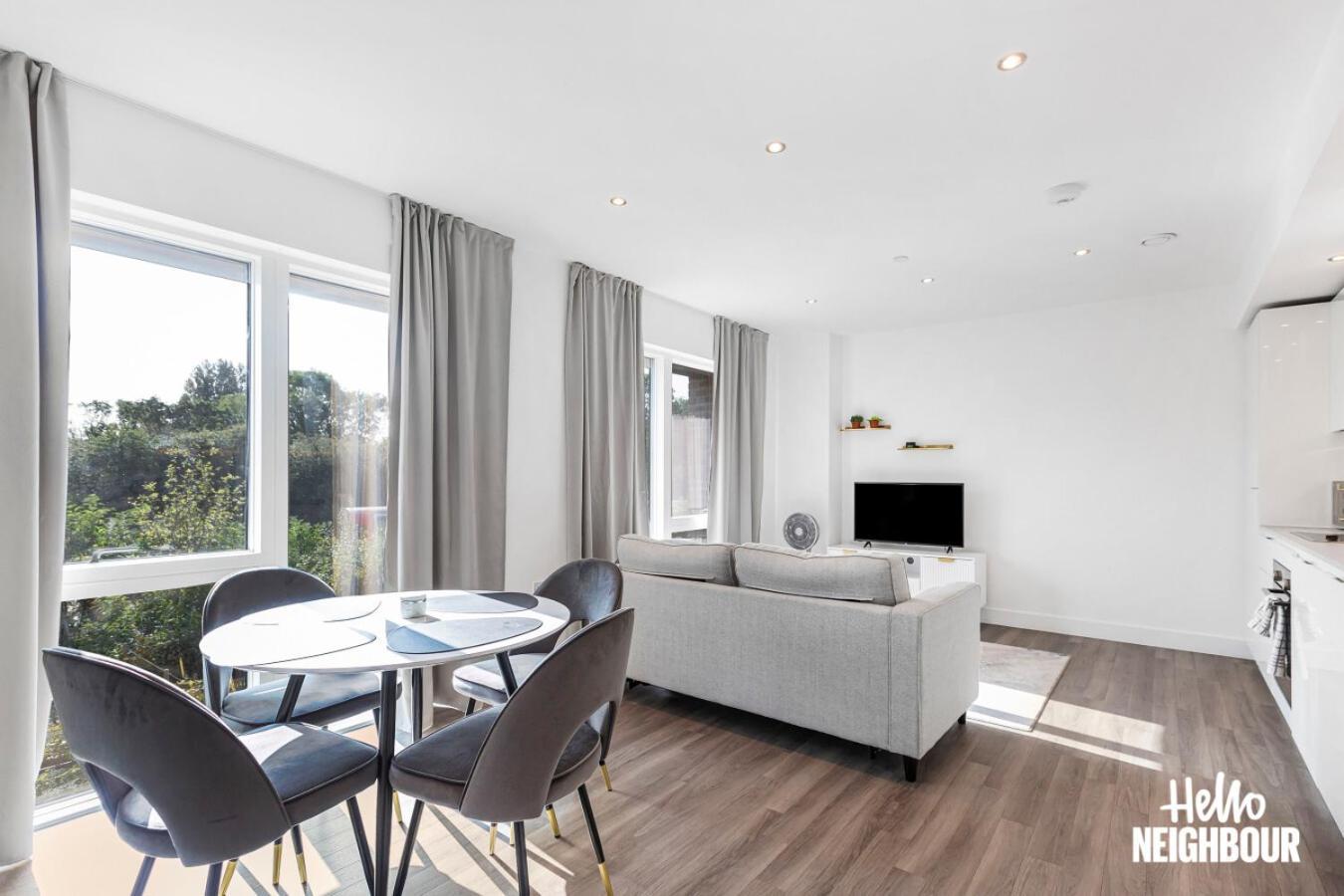 Modern 1 Bedroom Apartment With Parking In Colindale, London Edgware Exterior foto